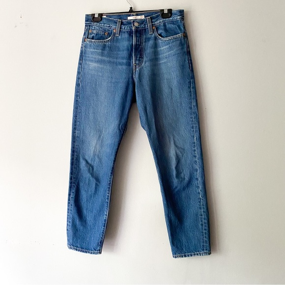 Levi's Vintage-Inspired Medium Wash Contemporary Wedgie Fit Ankle Jeans US 28 - Picture 2 of 10